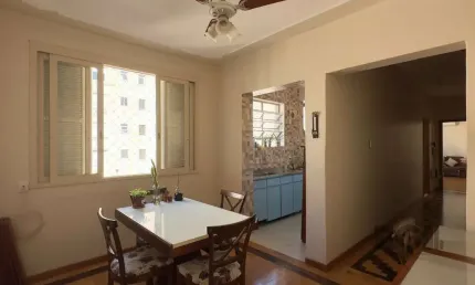 Apartamento 3 dormitórios, de frente e reformado, no centro histórico