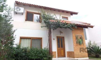 Excelente casa em condomínio com 3 dormitórios e 4 vagas.