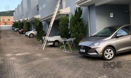 Sobrado Aconchegante em condomínio no Jardim Carvalho