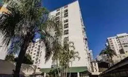 Apartamento de 72m² com 2 dormitórios, no bairro no bairro Mont Serrat.