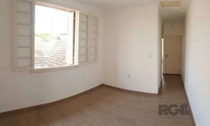 VENDA APARTAMENTO 2 DORMITÓRIOS, MENINO DEUS, REFORMADO,  BAIXA TAXA CONDOMINIAL