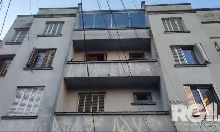 Apartamento a venda com 3 dormitórios, com sacada, de frente. Rua 24 de Outubro