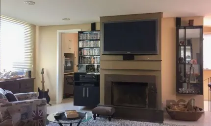 Amplo apartamento duplex com 2 dormitórios e 1 vaga de garagem.