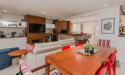 Excelente casa em condomínio de 249m² com 03 dormitórios e 4 vagas.