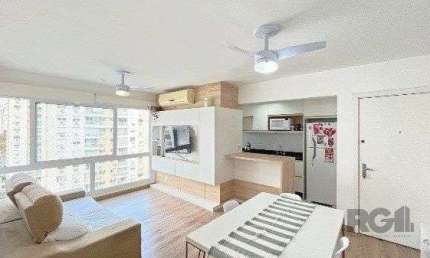 Vende-se lindo apartamento 3 dormitórios com suíte e 2 vagas cobertas - 80m² - P