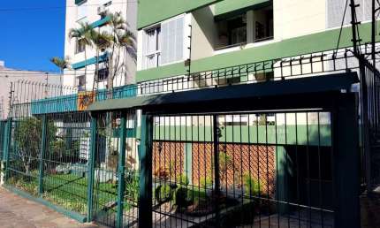 Apartamento com 02 Quartos na Av. Vicente da Fontoura, no Bairro Santana