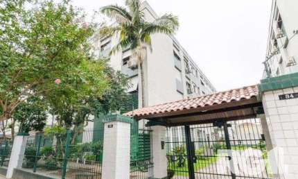 Amplo apartamento com 92m² privativos e 3 dormitórios, próximo a Sicredi na Av.
