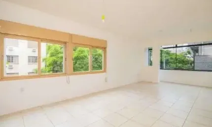 Apartamento com 3 quartos em prédio com elevador no Bairro Cidade Baixa