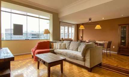 Apartamento 2 dormitórios, com linda vista, em frente ao Hospital de Clínicas