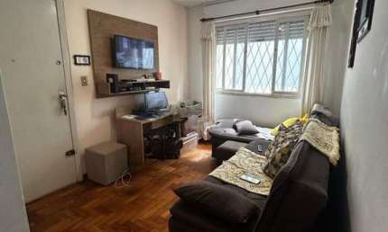 Apartamento à venda terreo com pátio  2 dormitórios no bairro Menino Deus