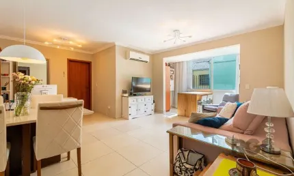 Apartamento de três quartos, suíte e uma vaga de garagem no bairro Petrópolis em