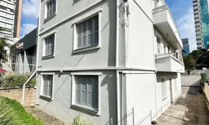 Apartamento térreo com 2 quartos e 1 vaga de garagem no Bairro Auxiliadora