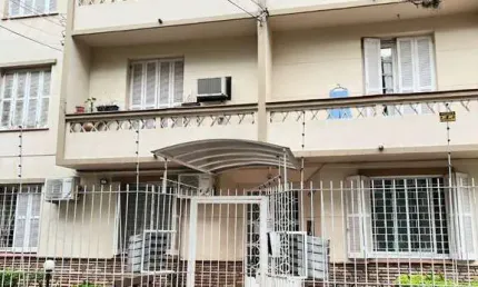 Apartamento de 2 quartos e 2 banheiros no bairro Menino Deus em Porto Alegre