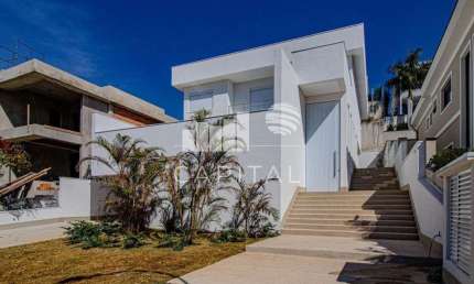 Casa à Venda, 4 Suítes, 5 Banheiros, 4 Vagas de Garagem