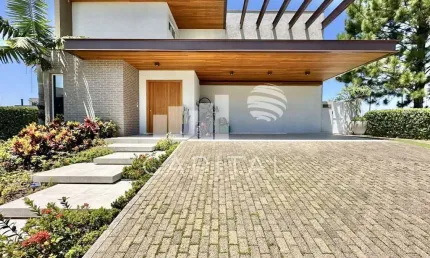 Casa a Venda Em Condomínio de Alto Padrão Em Alphaville da Granja Viana.