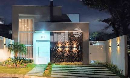Casa a Venda Em Condomínio Fechado Na Cidade de Itapevi.