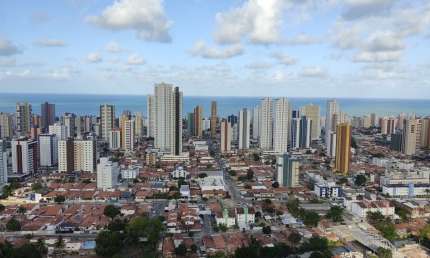 REF: AP003 - Apartamento à Venda, 3 suítes, João Agripino, Andar Alto