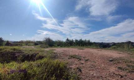 Terreno para VENDA localizado no bairro PARQUE PETRÓPOLIS, em Várzea Paulista/SP.