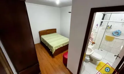 Sobrado com 5 dormitórios e 2 suítes - Vila Yolanda