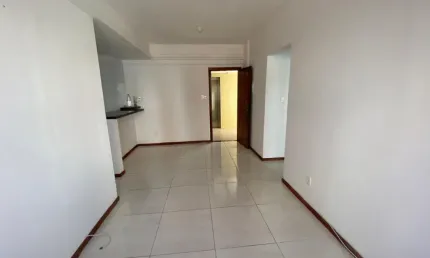 Apartamento  2/4 62 m² reformado armários 2 banheiros 1 garagem Pituba
