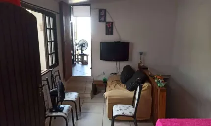 VENDE-SE CASA COM TERRENO DE 1200 MIL METROS, NO JARDIM CALIFORNIA