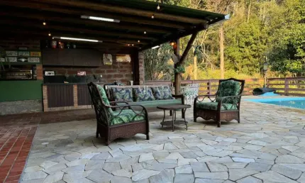 Casa em condomínio mobiliada com piscina e lareira em Pedancino, Caxias do Sul - Condomínio Parque Alvorada