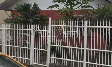 Excelente Casa bem localizada com posição solar norte.