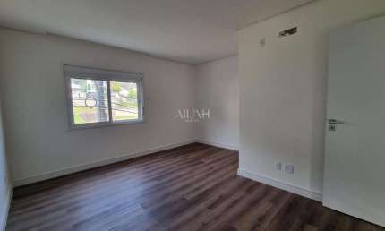 Apartamento com 03 dormitórios, sendo 01 suíte e terraço.