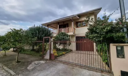 Casa semimobiliada  bairro Nossa Senhora das Graças