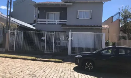 Casa Semimobiliada com Lareira e Pátio em Colina Sorriso, Caxias do Sul - Venda