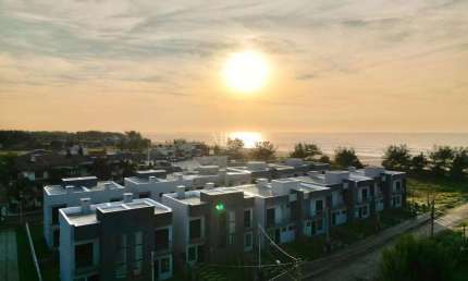 Excelente sobrado com 112,72 metros quadros há uma quadra da praia