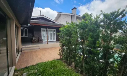 Excelente residência com 108 m², Quiosque e Piscina na NRSA Saúde