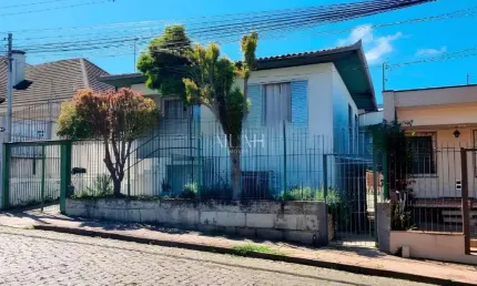 Ótima casa com dois pavimentos localizado no bairro Rio Branco