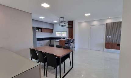 Apartamento semimobiliado com 03 dormitórios, sendo 01 suíte