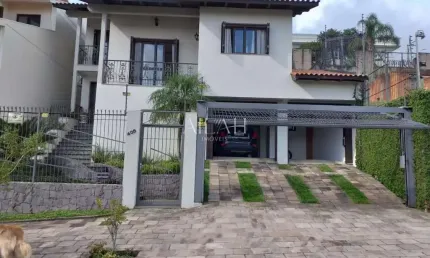 Excelente residência com 260 m², no bairro Cinquentenário