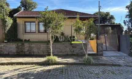 Excelente residência semimobiliada e recém reformada com 132 m², no Bairro Jardim América