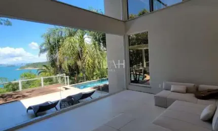 Casa com vista para o mar- 04 suítes, a master com 65m².
