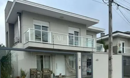 Excelente Residência mobiliada no Moinhos de Vento N.S. Saúde  com 198 m2