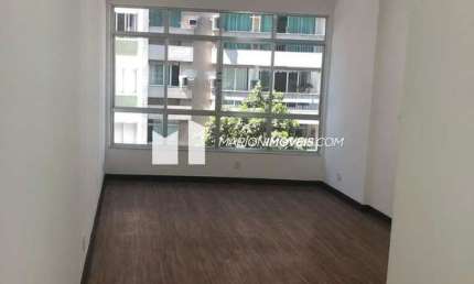 Apartamento à venda em Copacabana, Rio de Janeiro, 3 quartos (1 suíte), dependências completas; vaga na escritura; reformado; sol da manhã; Posto 5