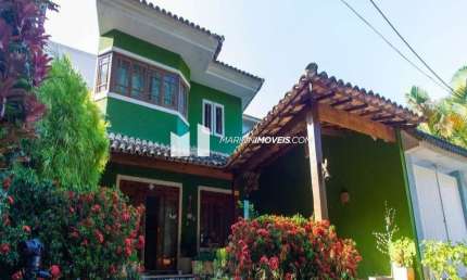 Casa em condomínio à venda em Vargem Grande, Rio de Janeiro, triplex; 3 quartos (1 suíte com hidromassagem e deck de madeira), 3 banheiros; 1 vaga