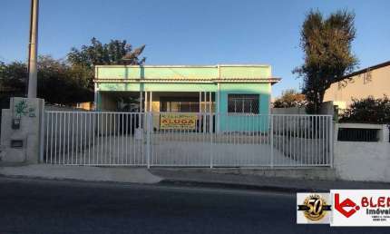 casa com 03 quartos para fins comerciais no centro de Santa Cruz-RJ.