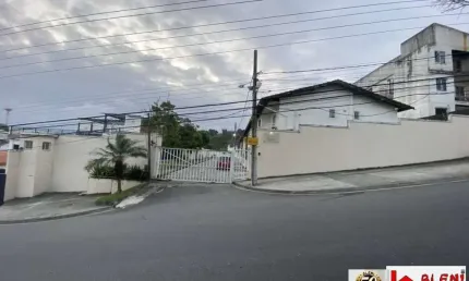 Casa Duplex com 3Q em Condomínio em área nobre de Santa Cruz!
