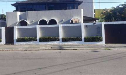 Casa com dois pavimentos em área nobre de Santa Cruz - RJ