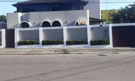 Casa com dois pavimentos em área nobre de Santa Cruz - RJ
