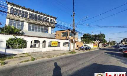 Prédio com 3 pavimentos com RGI em área nobre de Santa CRUZ-RJ