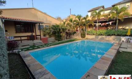 Linda Casa  em Vila Residencial de 03 Quartos em Santa Cruz - RJ