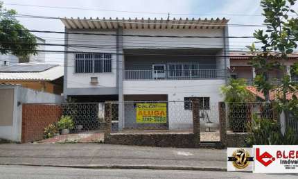 Casa Com 02 pavimentos para fins comerciais em Santa Cruz -RJ