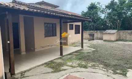 CASA LINEAR INDEPENDENTE COM 2 QUARTOS E AMPLO QUINTAL NO VILLAGE, RIO DAS OSTRAS, RJ