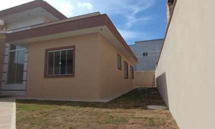 CASA COM 3 QUARTOS E QUINTAL NA ENSEADA DAS GAIVOTAS, RIO DAS OSTRAS, RJ