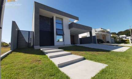 CASA LINEAR EM ALTO PADRÃO COM 3 SUÍTES E PISCINA NO VIVERDE 2 EM RIO DAS OSTRAS RJ